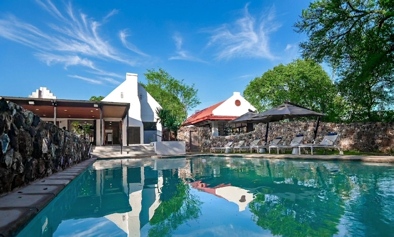 The pool at Camdeboo Day Spa at golden hour